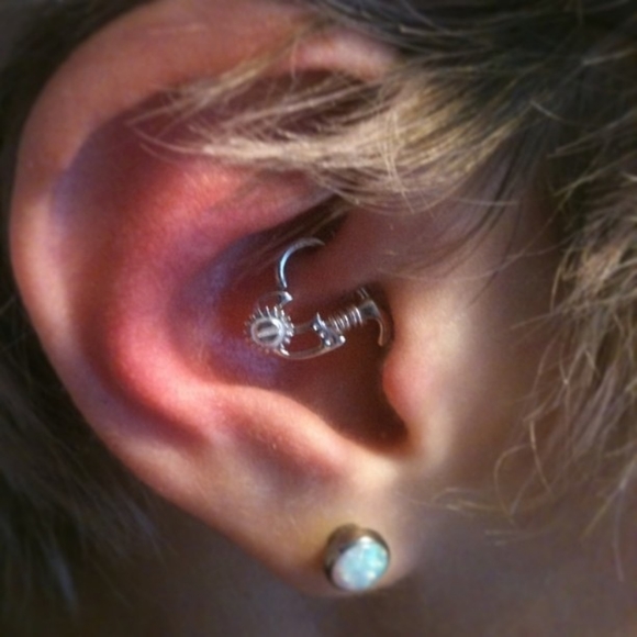 LeRoi 14k white gold "Daveen" daith heart jewelry - Picture 2 of 4